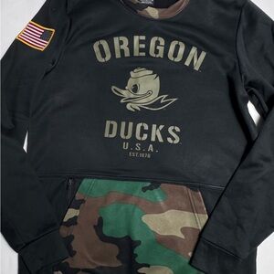 Oregon DUCKS Football TEAM ISSUED Nike Dri-Fit Camo SWEATSHIRT    Sz Small